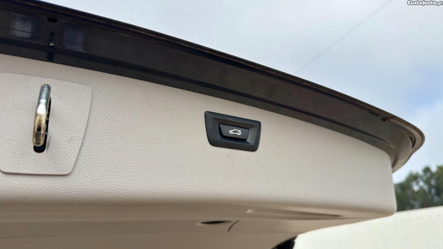 BMW 320 d EfficientDynamics Line Sport - Automática — fotografia 4