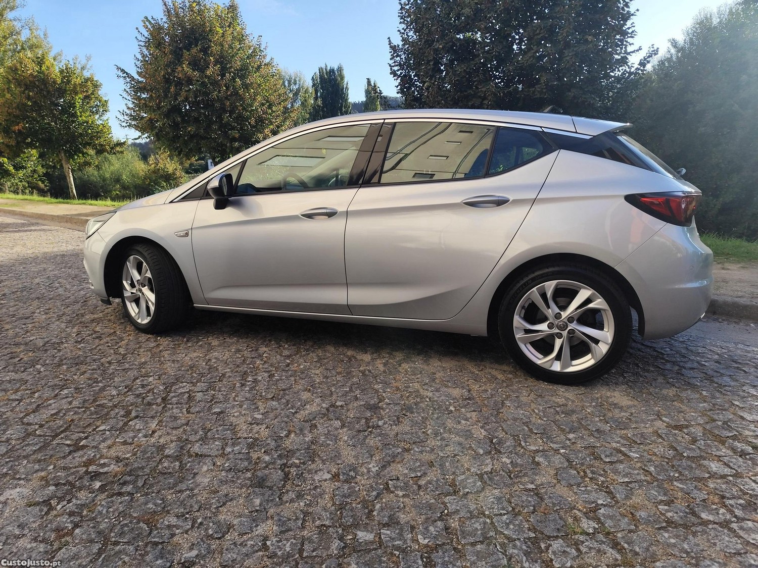 Opel Astra 1.0 Dynamic Sport S/S - 19 — photo 4