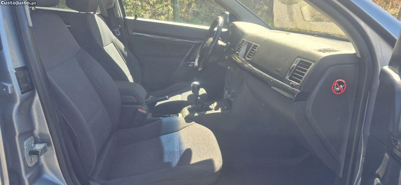 Opel Signum 2.2 DTi — fotografia 4