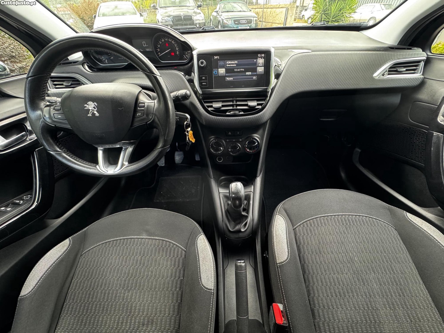 Peugeot 208 1.6 BlueHDI — fotografia 6