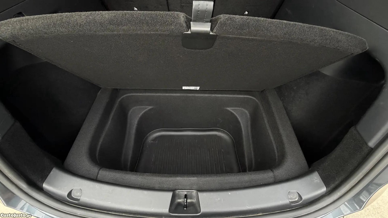 Tesla Model Y Long Range Tração Integral — fotografia 9