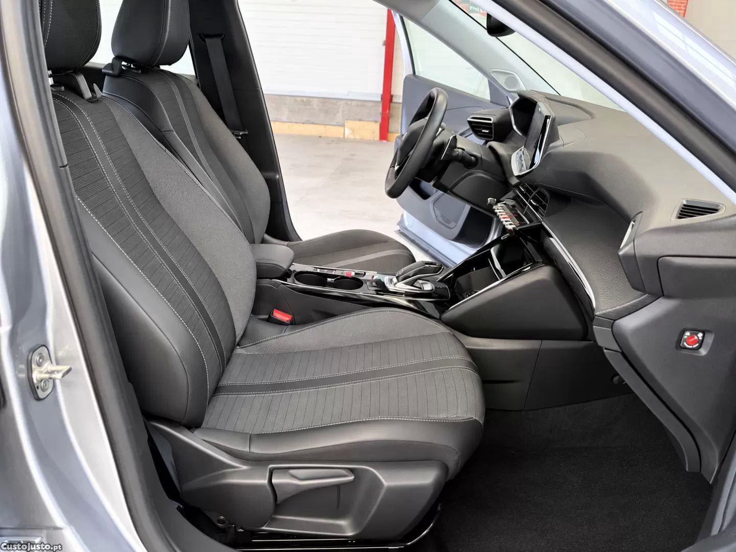 Peugeot 2008 Puretech 130 eat8 allure pack — fotografia 3