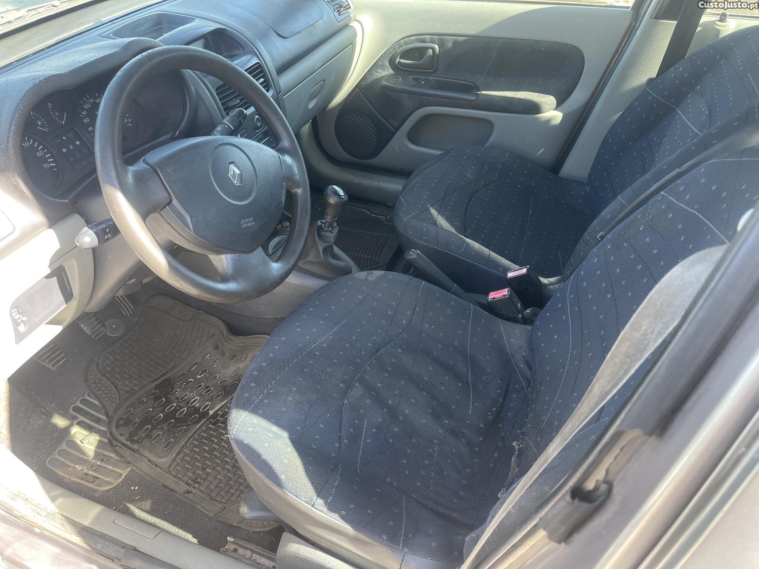 Renault Clio 1.2i — fotografia 6