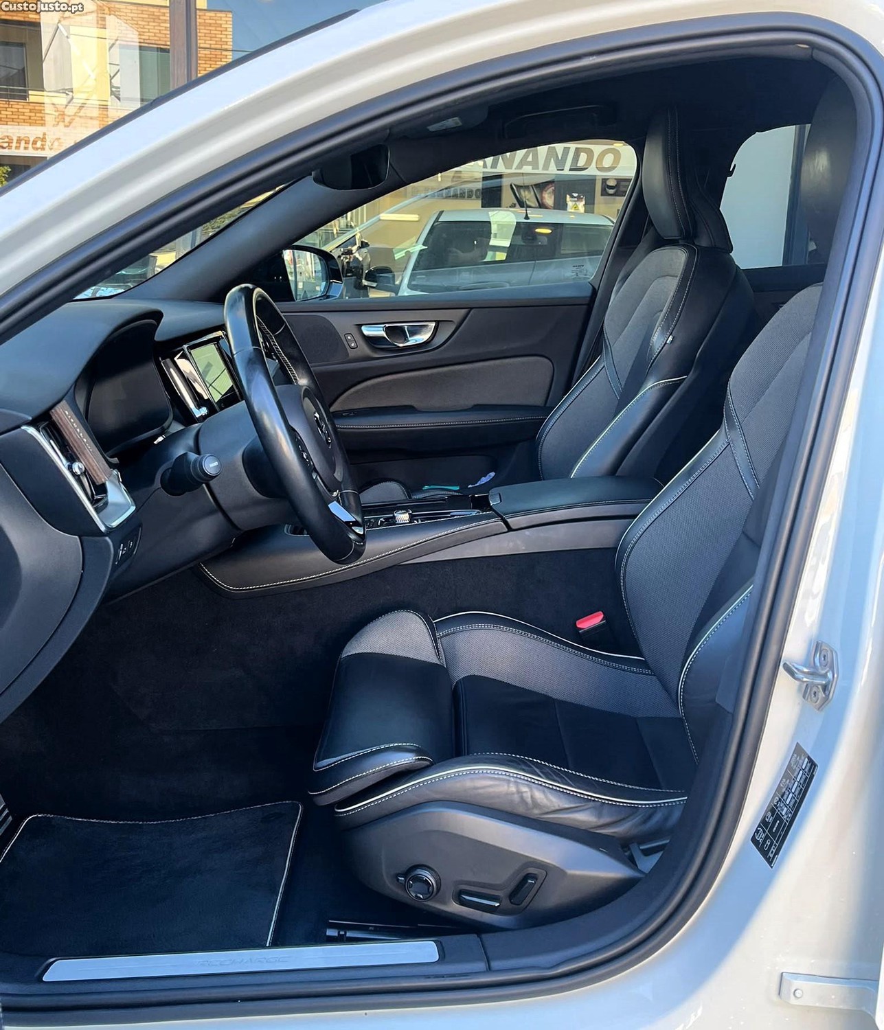 Volvo V60 2.0 T6 AWD TE R-Design Expression — fotografia 21