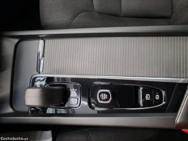 Volvo V60 2.0 B4 Momentum Gear — fotografia 8