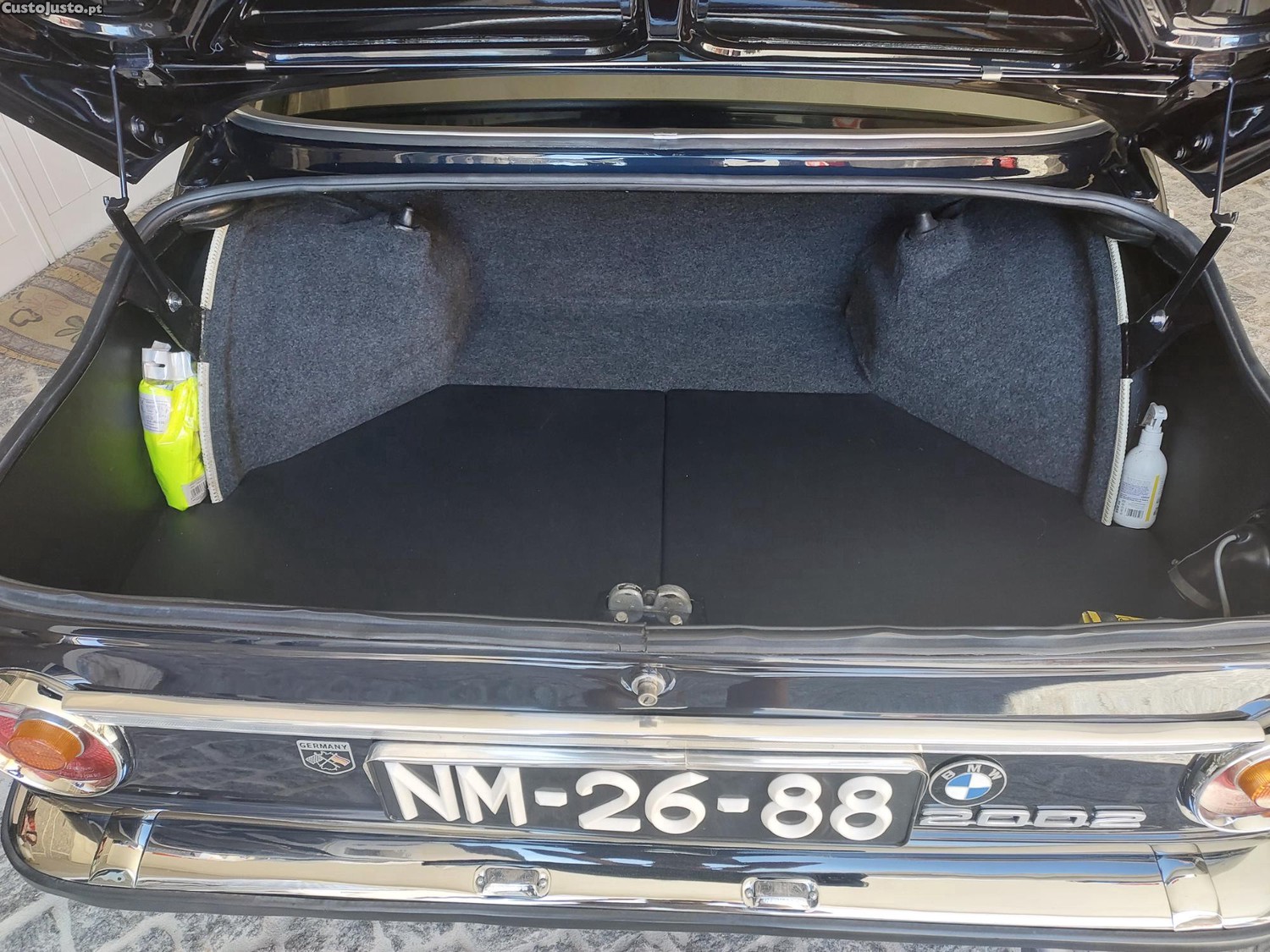 BMW 2002 Sedan — fotografia 2