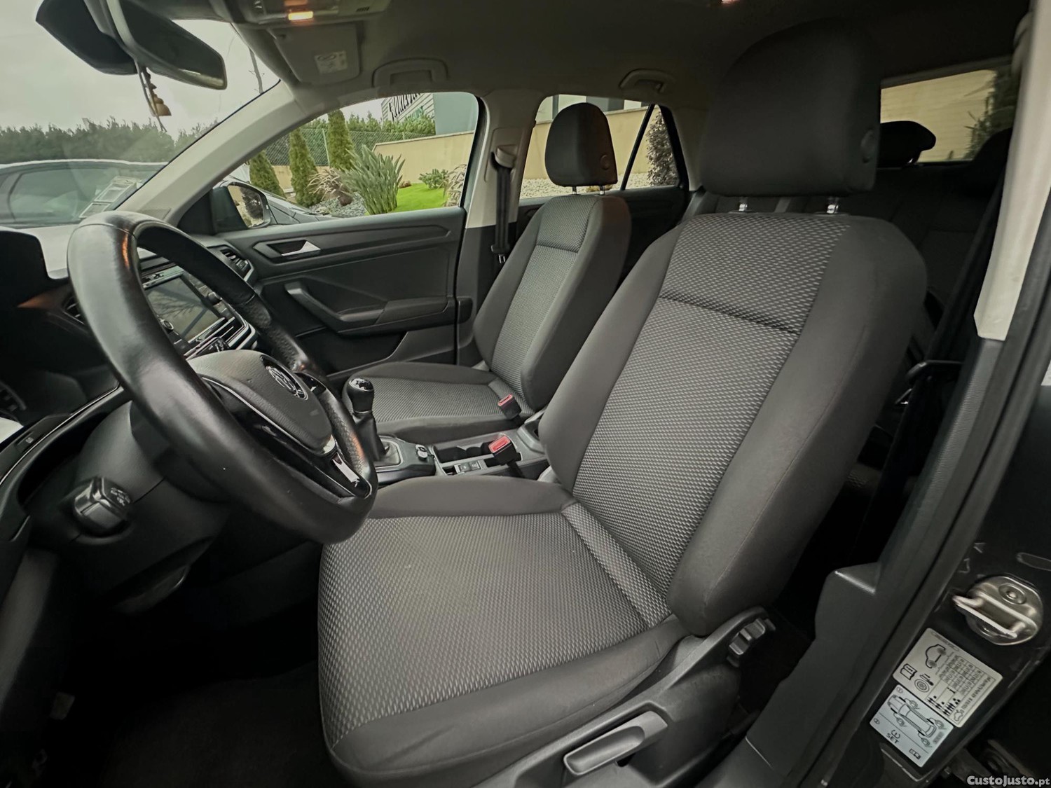 Volkswagen T-Roc 1.0 tsi — fotografia 4