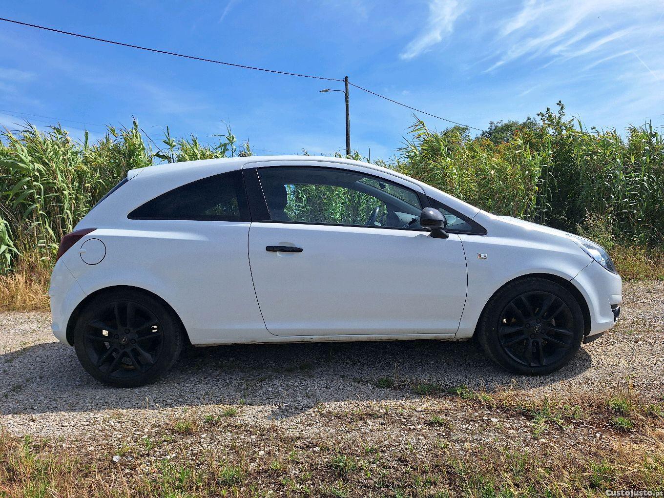Opel Corsa D 1.3 CDTi Black Edition — fotografia 6