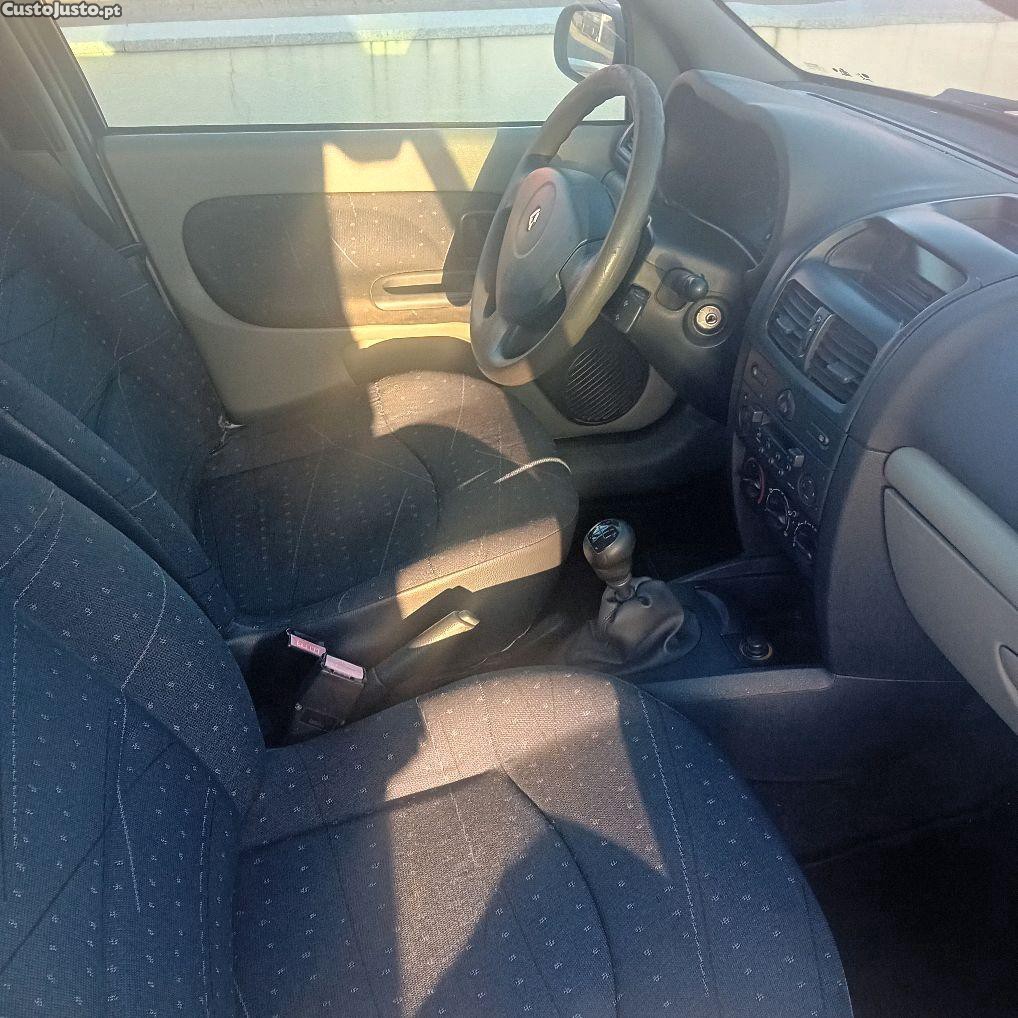 Renault Clio 1.5 dci exclusive — fotografia 8