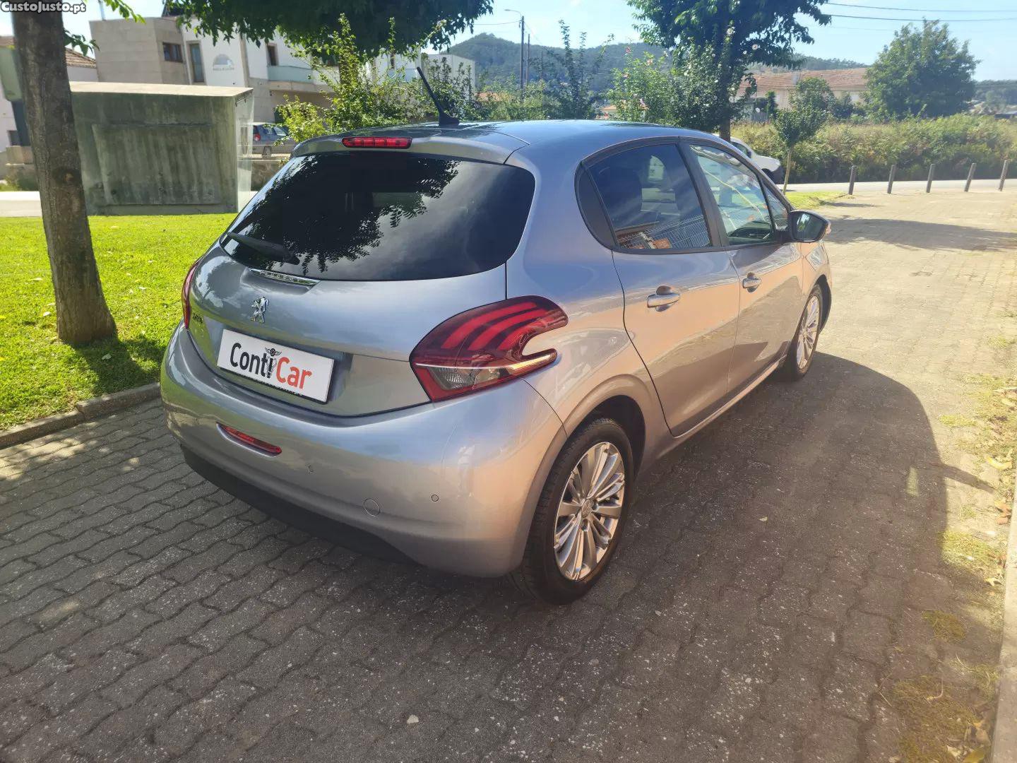 Peugeot 208 1.5 bluehdi signature - 19 — photo 4