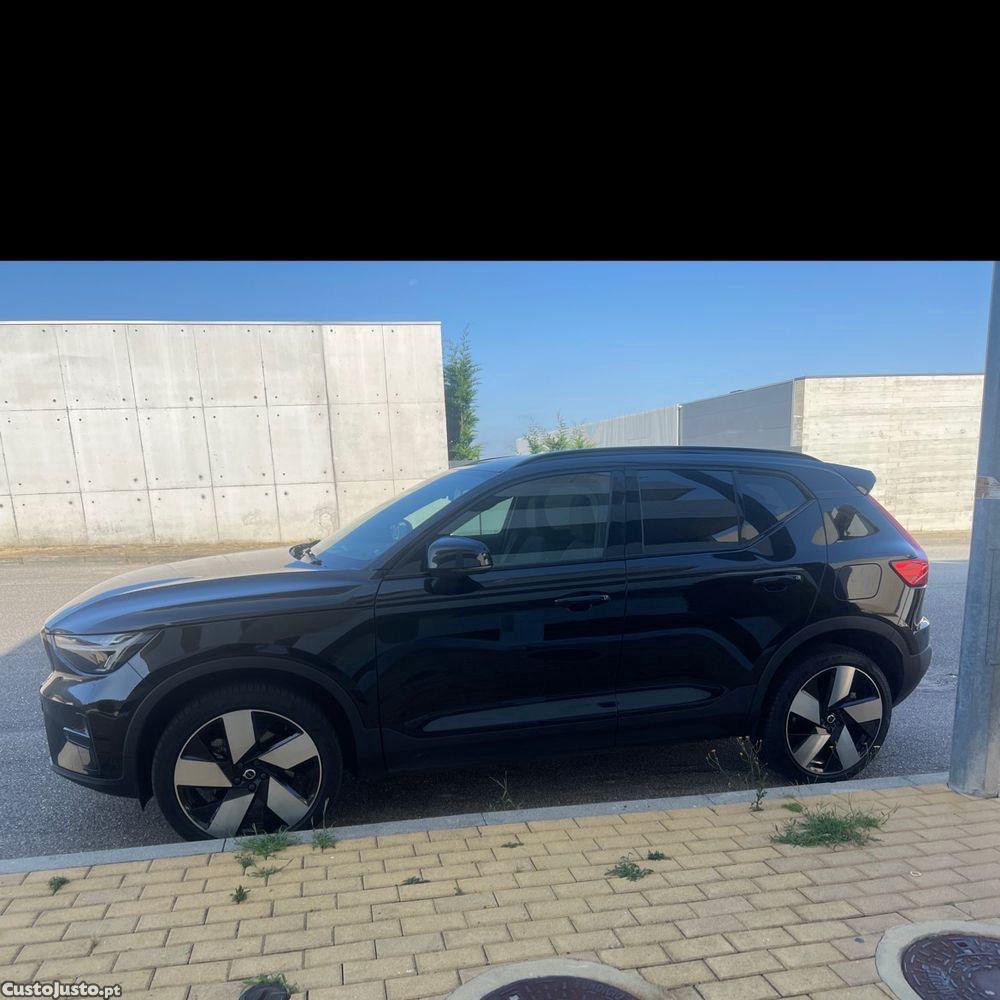 Volvo XC40 Plus - 22 — photo 4