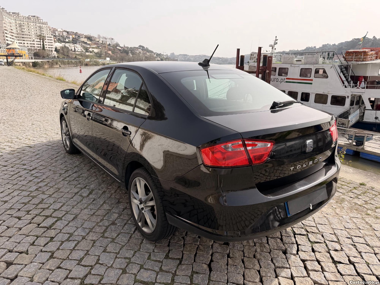 Seat Toledo 1.6 TDi Reference Ecomotive — photo 4