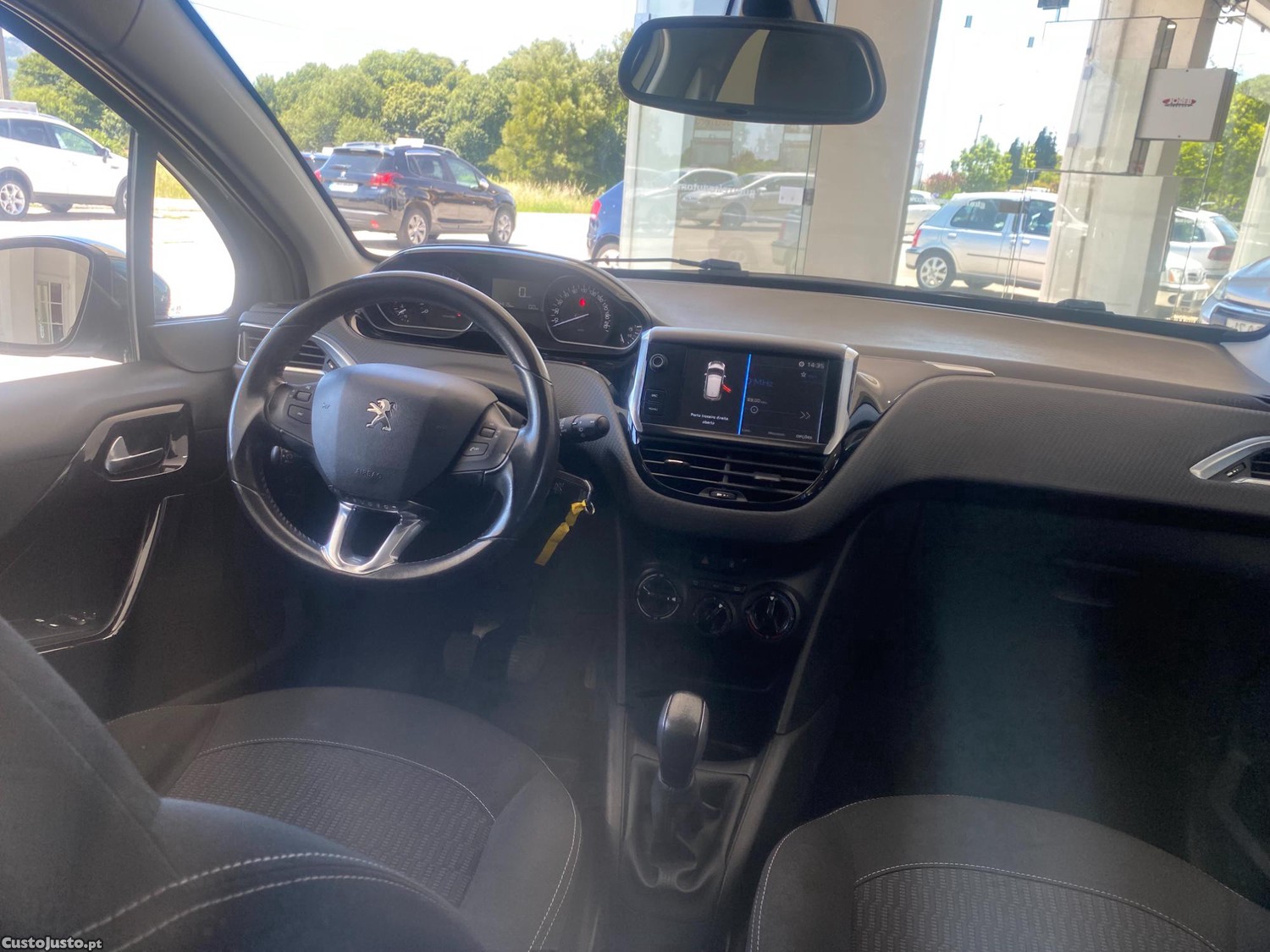 Peugeot 208 1.2 Style -74 MIL KM - 17 — photo 5