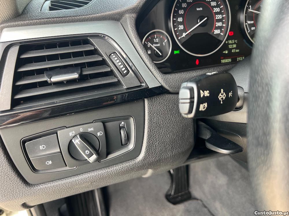 BMW 320 d SPORT LINE Auto — fotografia 9