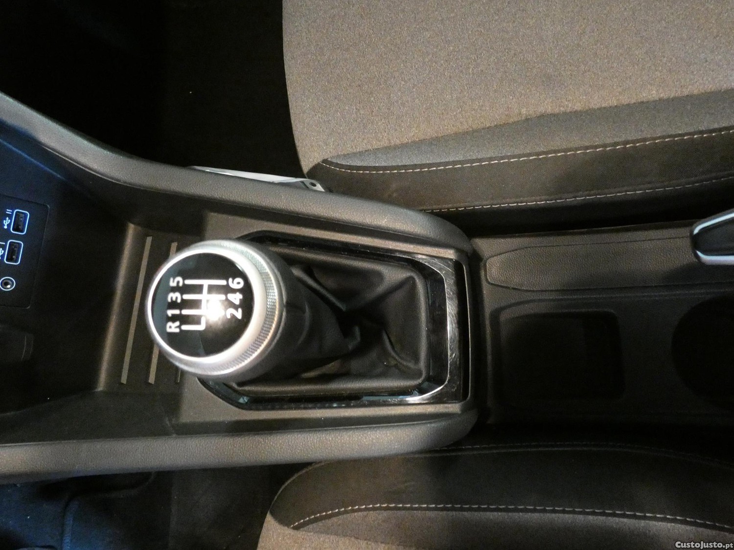 Renault Clio 1.0 TCe Limited — fotografia 8