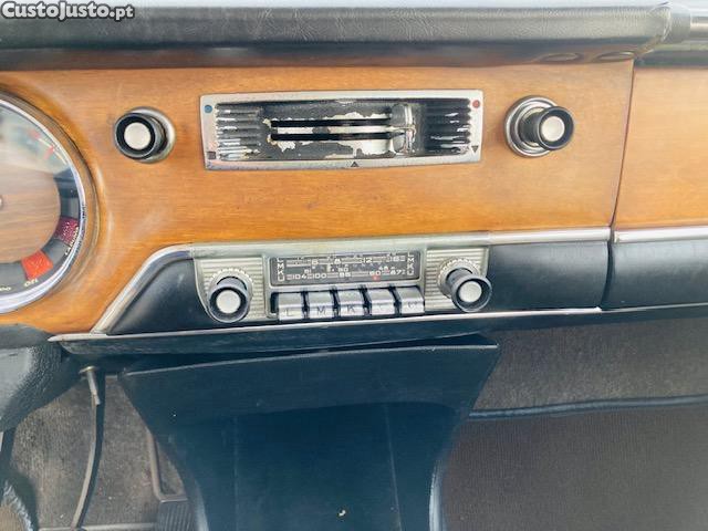 BMW 2002 2000 4p — fotografia 4