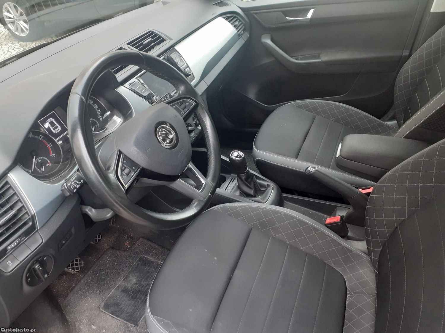 Skoda Fabia 1.0 MPI GPL | 650 km por 38eur | 117.000 km — fotografia 9