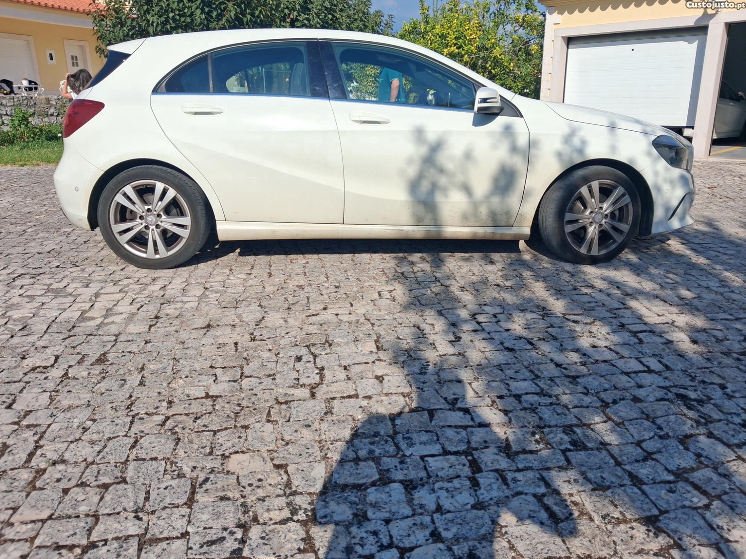 Mercedes-Benz A 200 Urban line só 50 mil klm automático - 16 foto 3