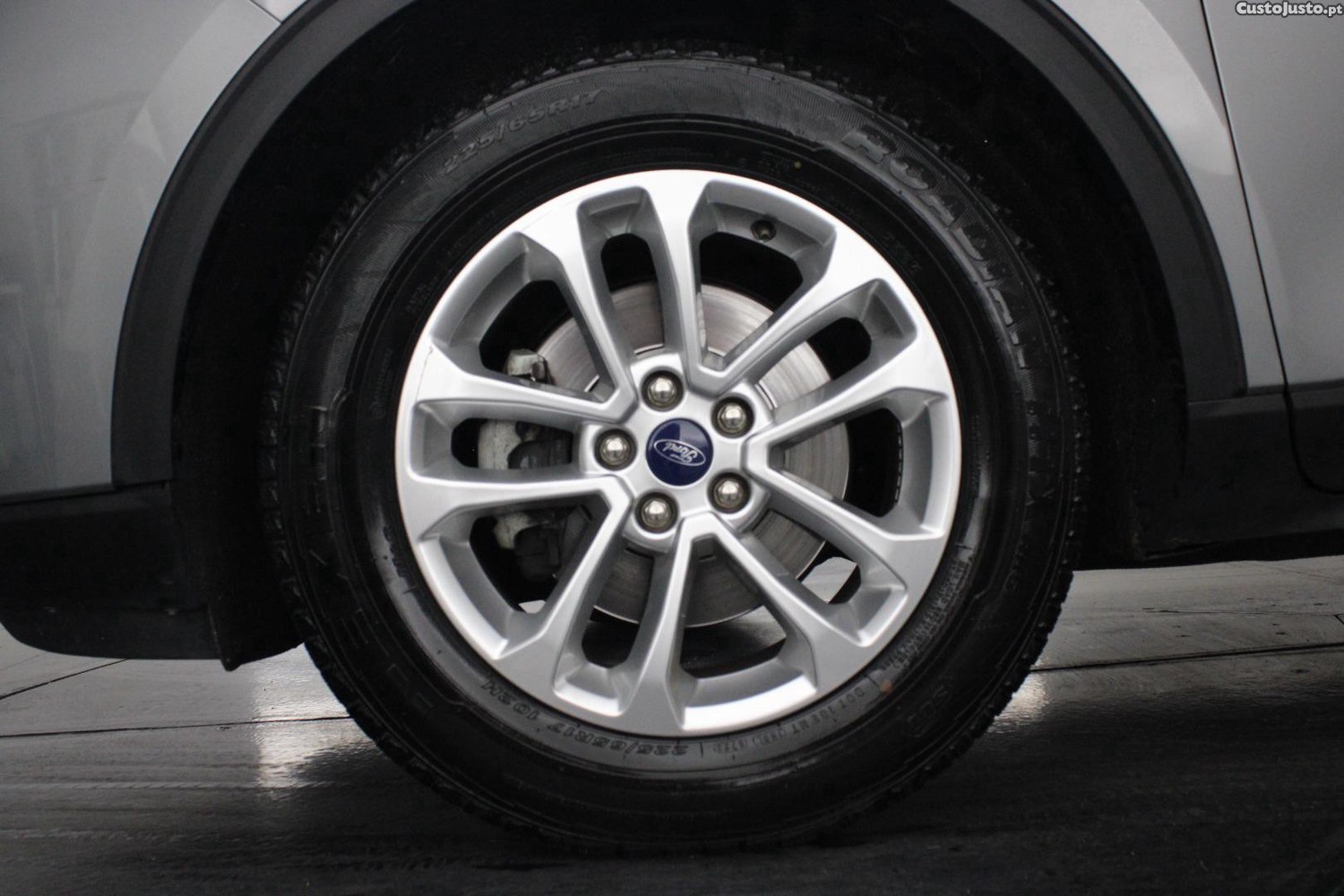 Ford Kuga 1.5 TDCI ECOBLUE TITANIUM — fotografia 4