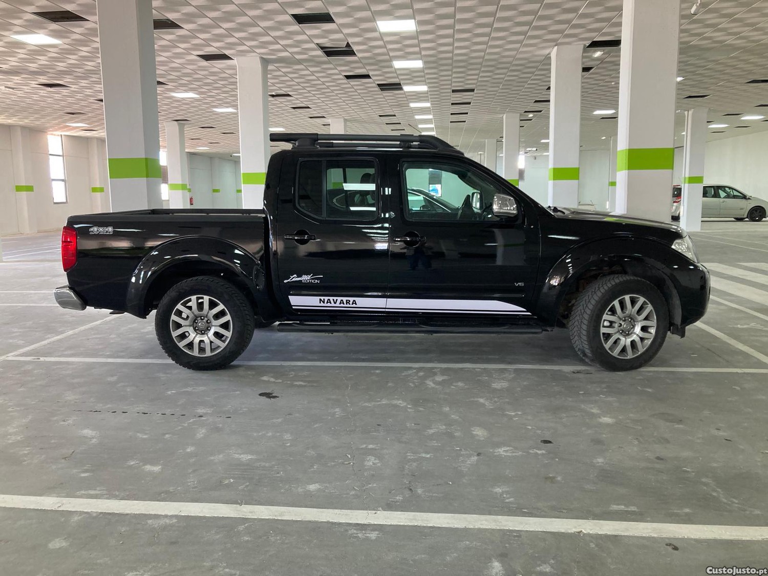 Nissan Navara 3.0 dCi V6 Cabine Dupla 4WD Limited Edition — photo 5