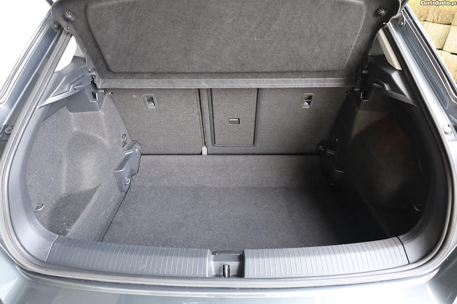 Volkswagen T-Roc 1.0 TSI Life — fotografia 12