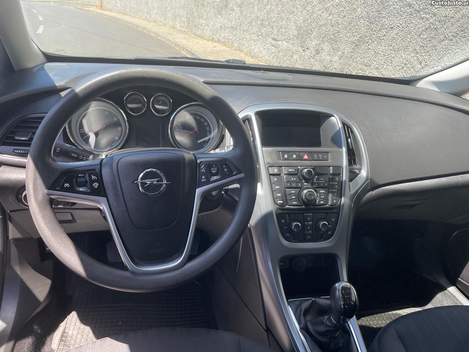 Opel Astra J sports tourer 1.6 CDTi — fotografia 4