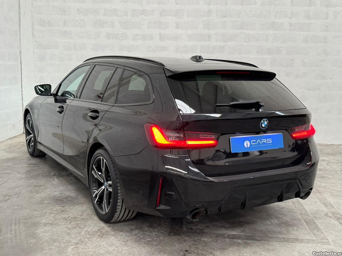 BMW 330 e Touring Pack M Aut — fotografia 21