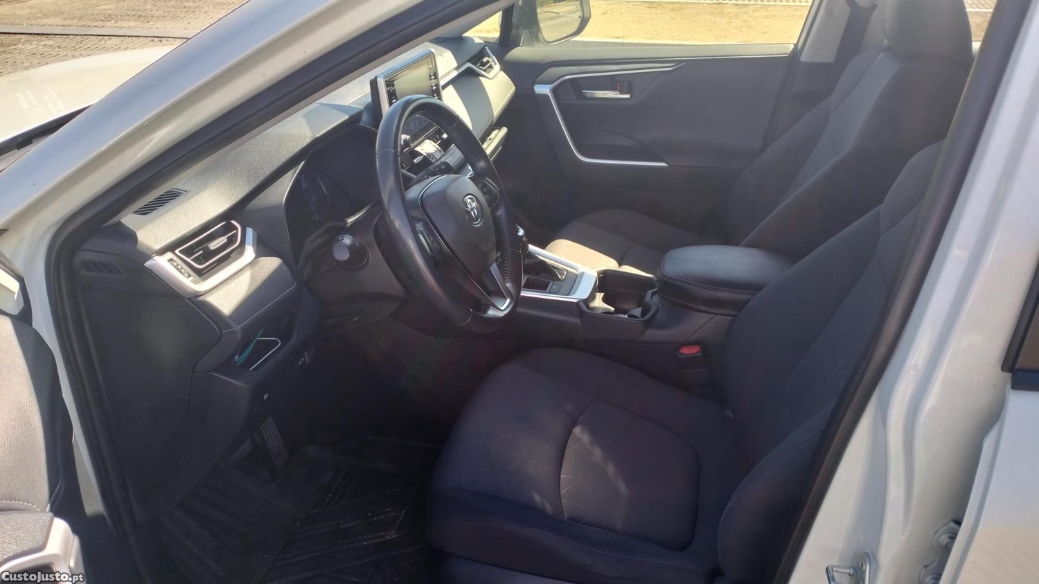 Toyota RAV4 hybrid - 19 foto 2