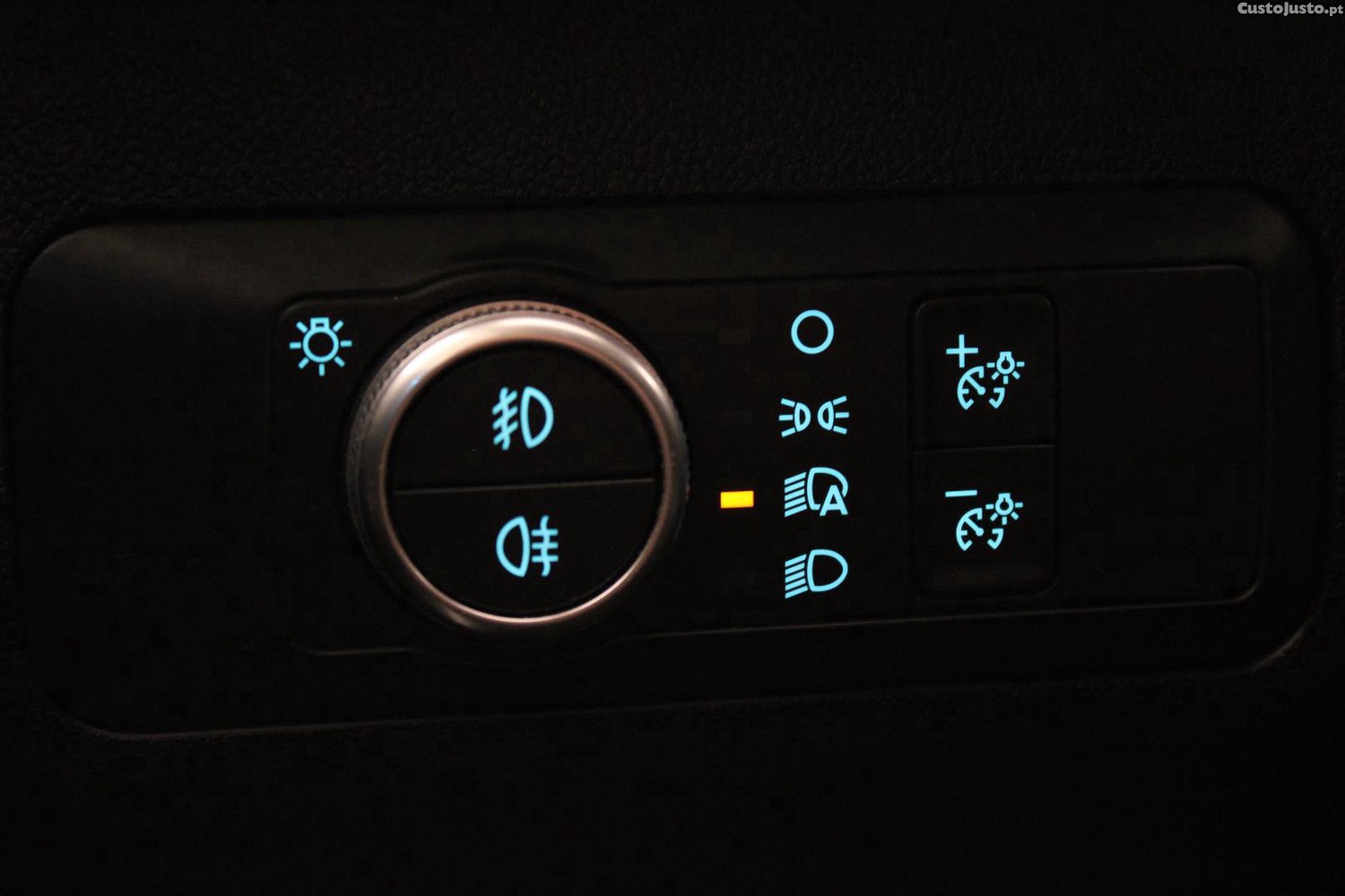 Ford Kuga 1.5 TDCI ECOBLUE TITANIUM — fotografia 19