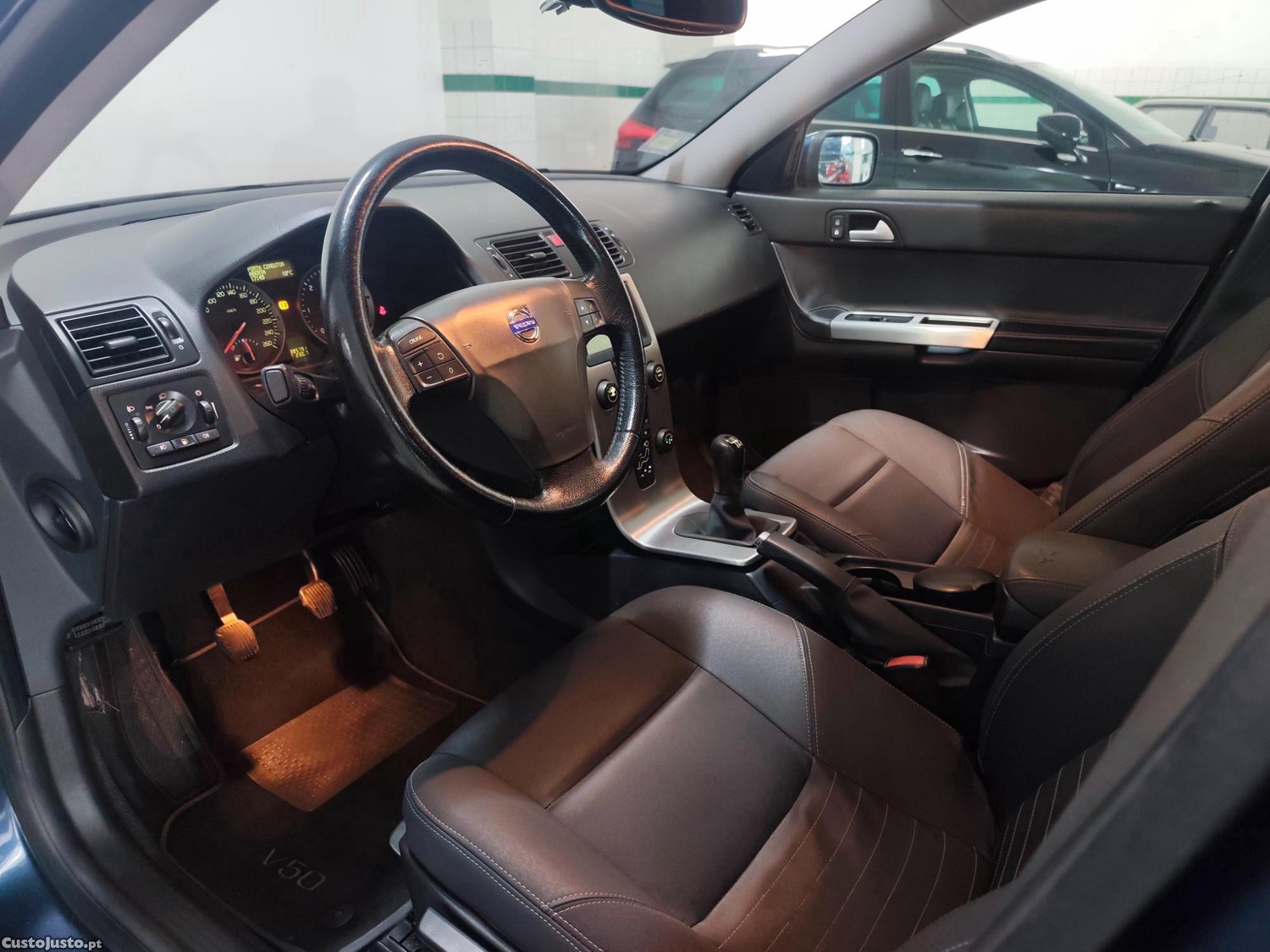 Volvo V50 2.0d Momentum — fotografia 3