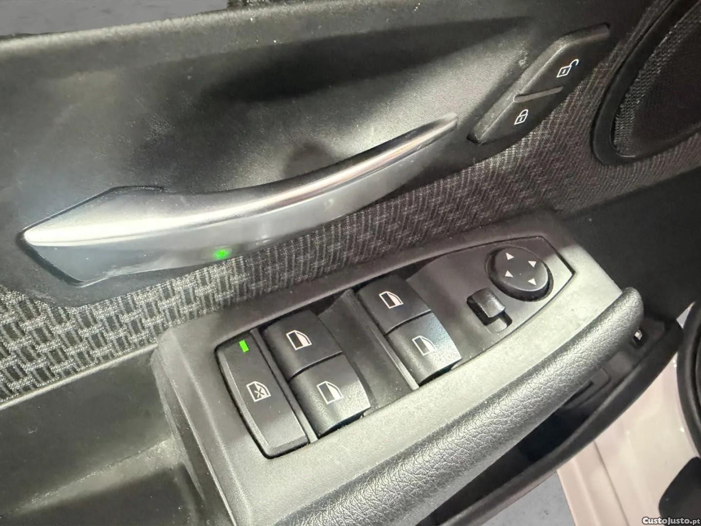 BMW 225 Active Tourer Advantage — fotografia 3