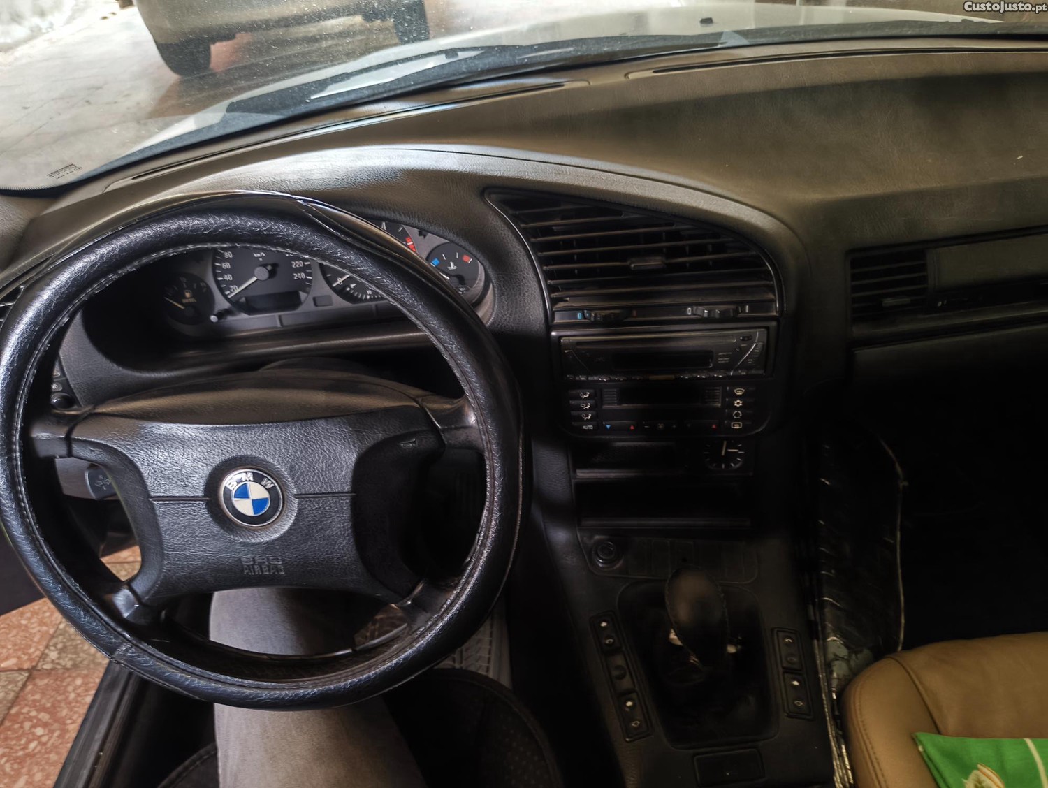 BMW 318 Touring — fotografia 3