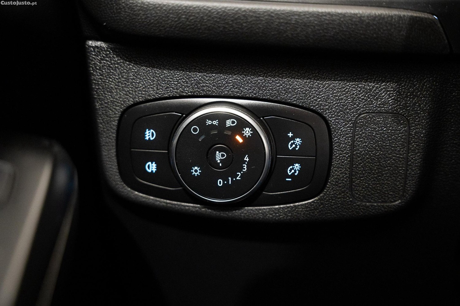 Ford Focus 1.0 EcoBoost MHEV ST-Line — fotografia 8