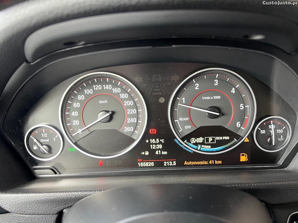BMW 320 d SPORT LINE Auto — fotografia 4