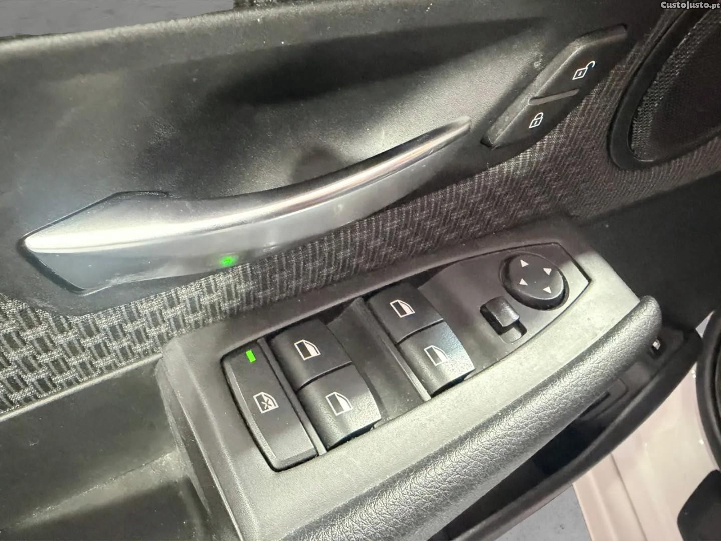 BMW 225 Active Tourer Advantage — fotografia 14