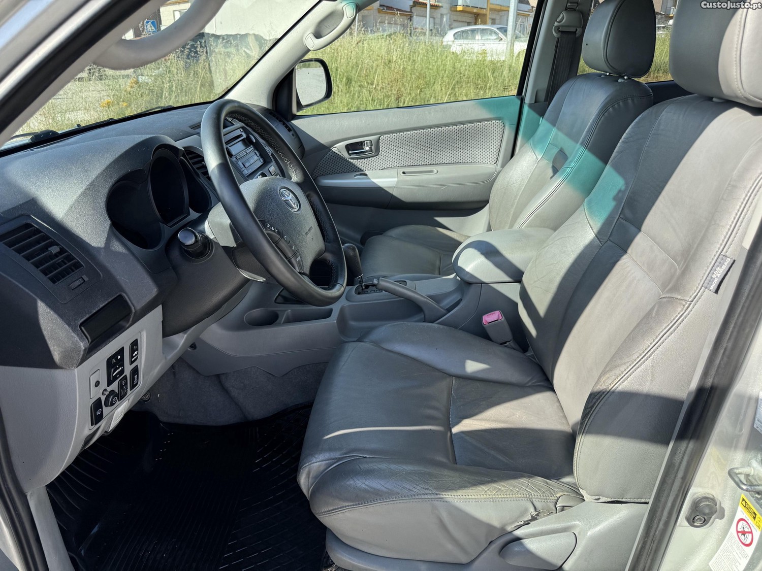 Toyota Hilux 3.0d4d — fotografia 4