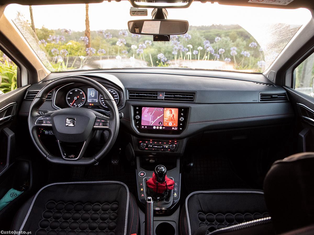 SEAT Arona FR 1.6 TDi 115cv c/ sistema de som BEATs. — fotografia 4