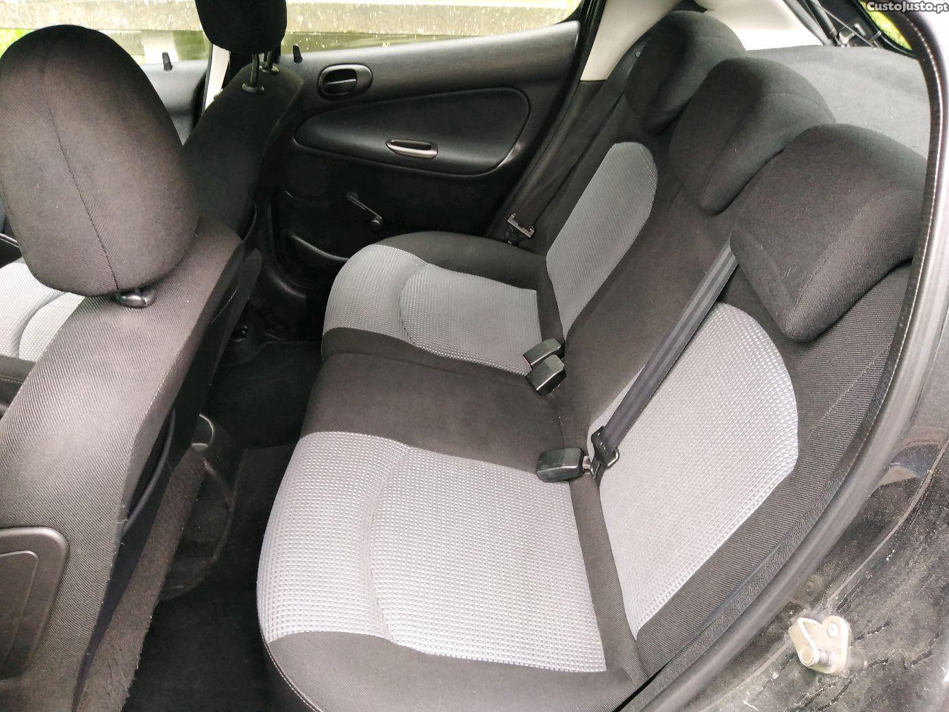 Peugeot 206 1.4 HDI - 06 foto 3