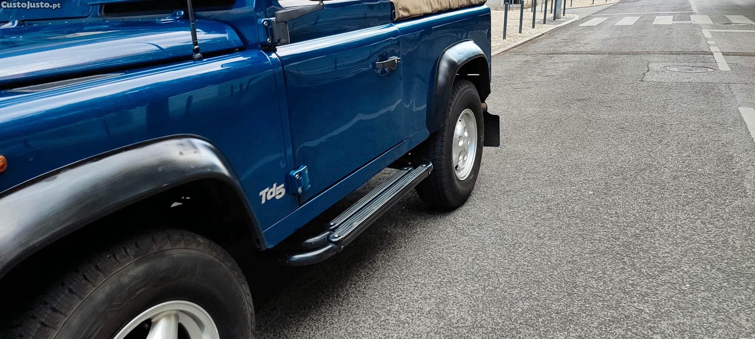 Land Rover Defender 90 TD5 Soft top - 01 — photo 2