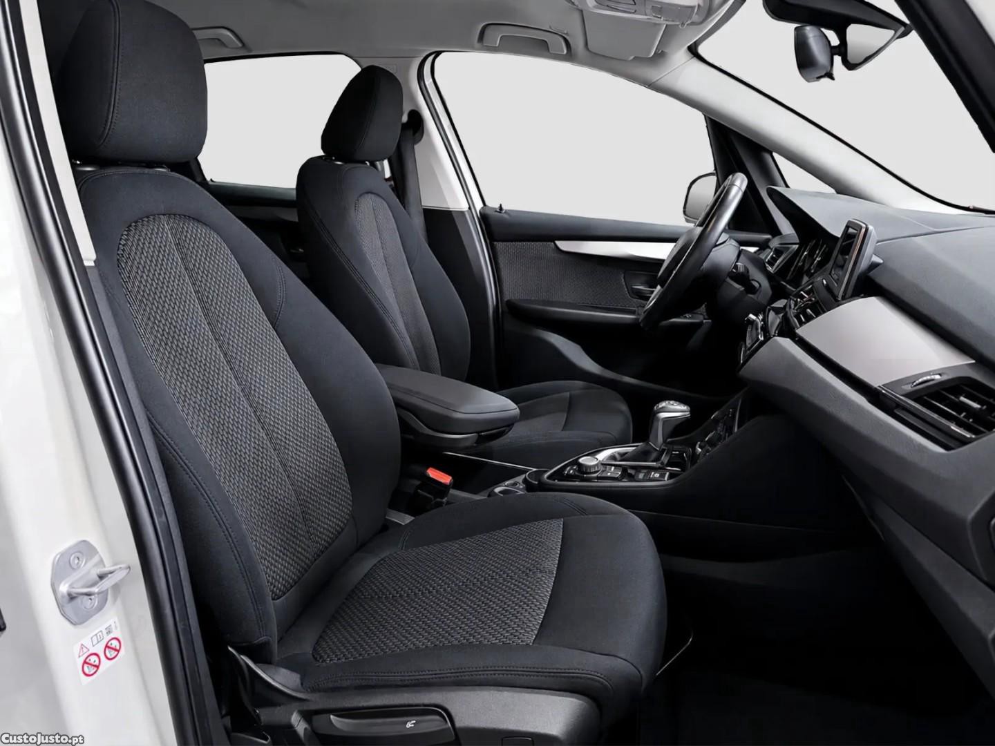 BMW 225 Active Tourer Advantage — fotografia 2
