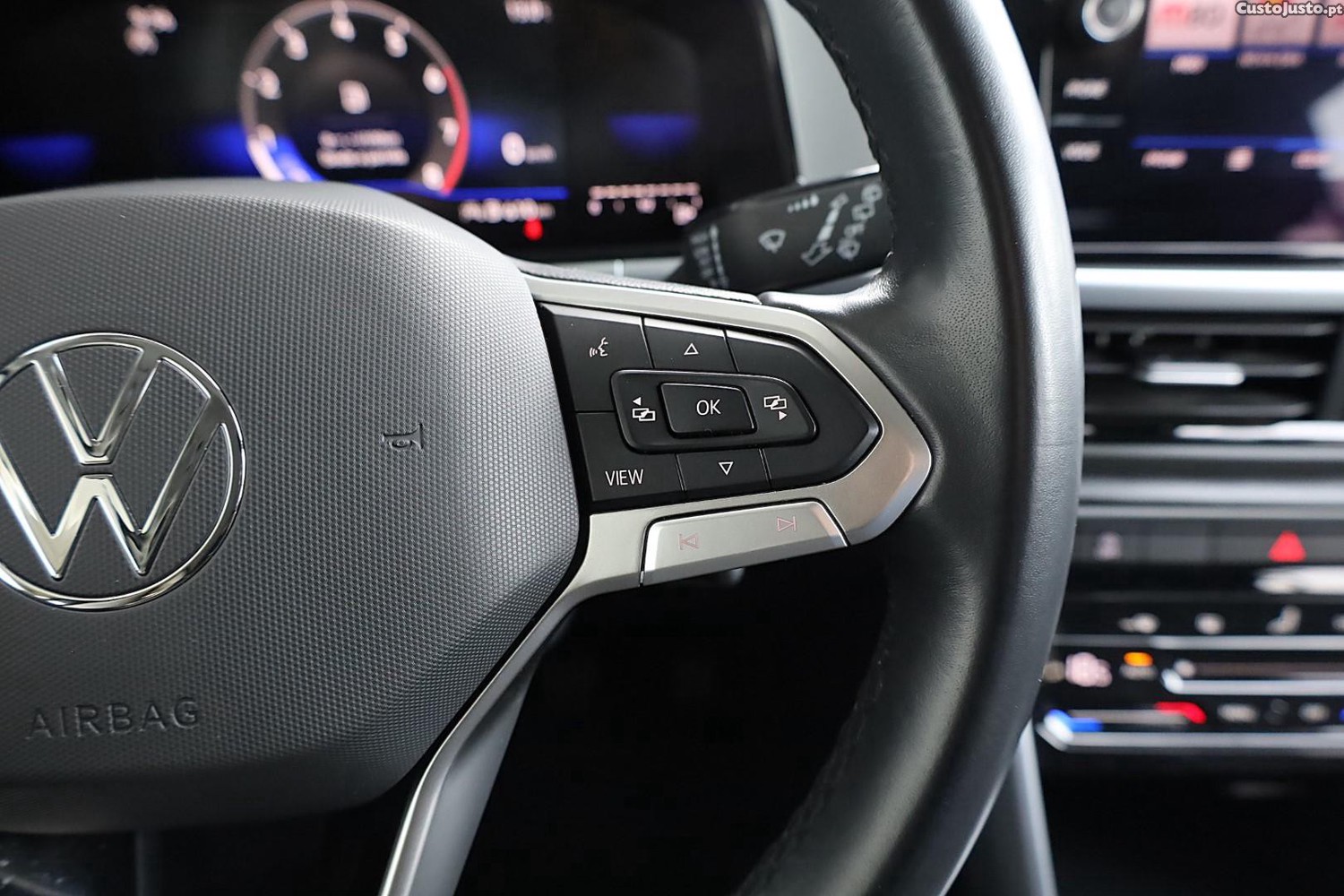 Volkswagen T-Roc 1.0 TSI Life — fotografia 8