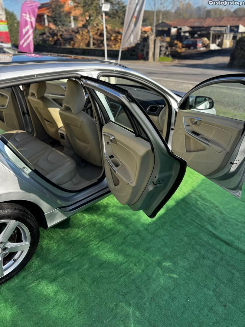 Volvo V60 1.6 D2 Drive Summum Start/Stop — fotografia 5