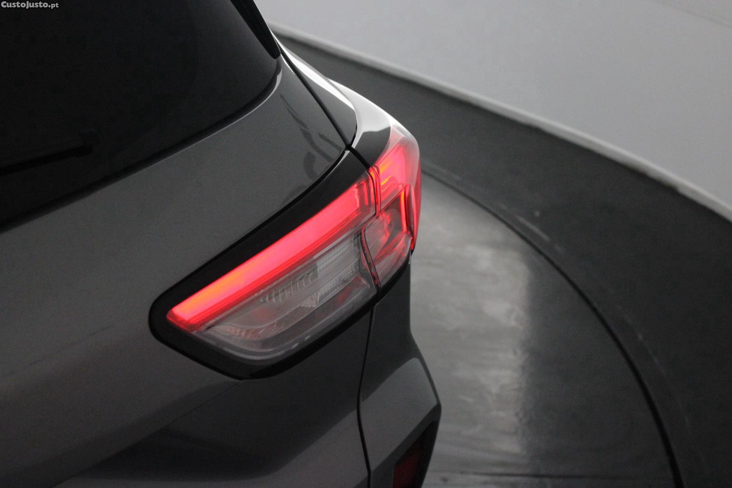 Ford Kuga 1.5 TDCI ECOBLUE TITANIUM — fotografia 3