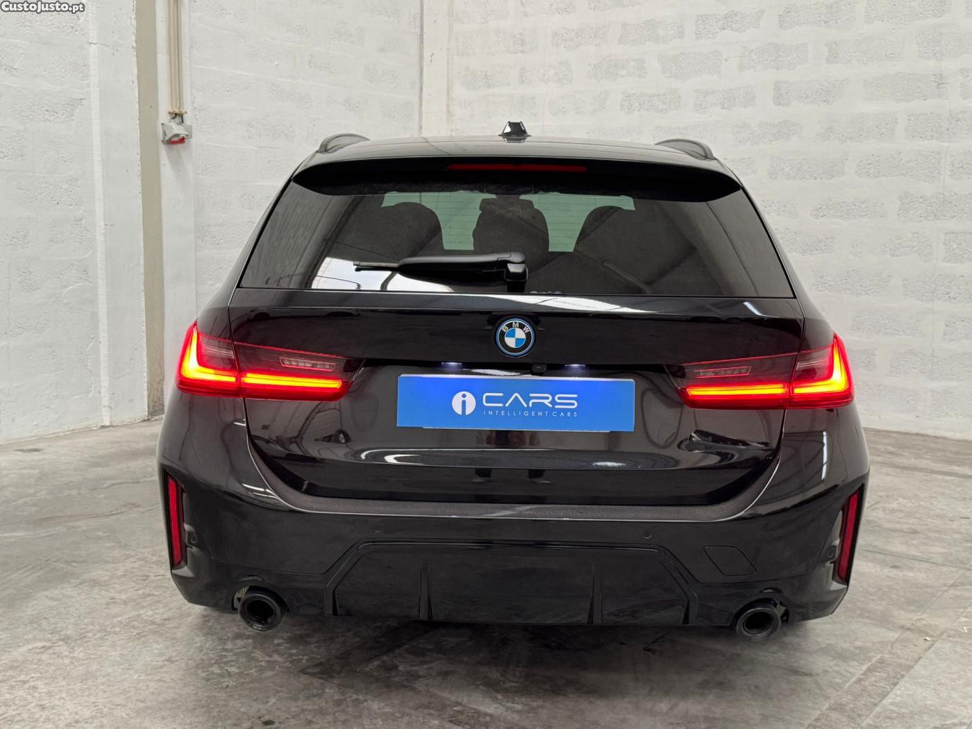BMW 330 e Touring Pack M Aut — fotografia 17