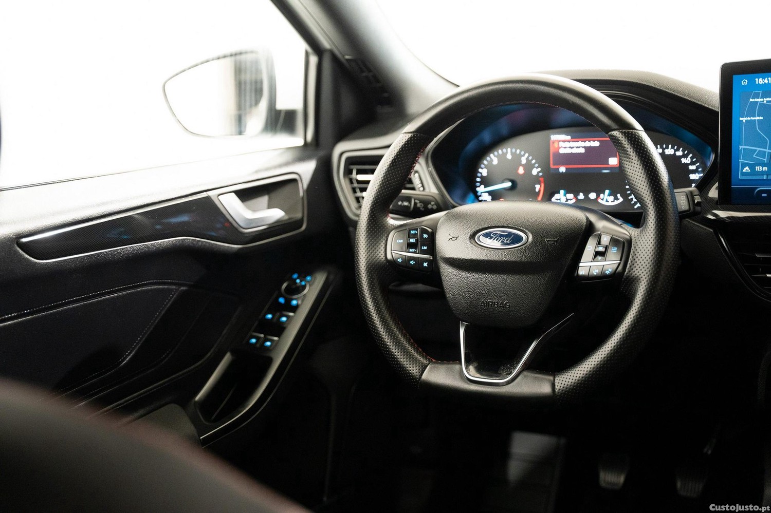 Ford Focus 1.0 EcoBoost MHEV ST-Line — fotografia 7