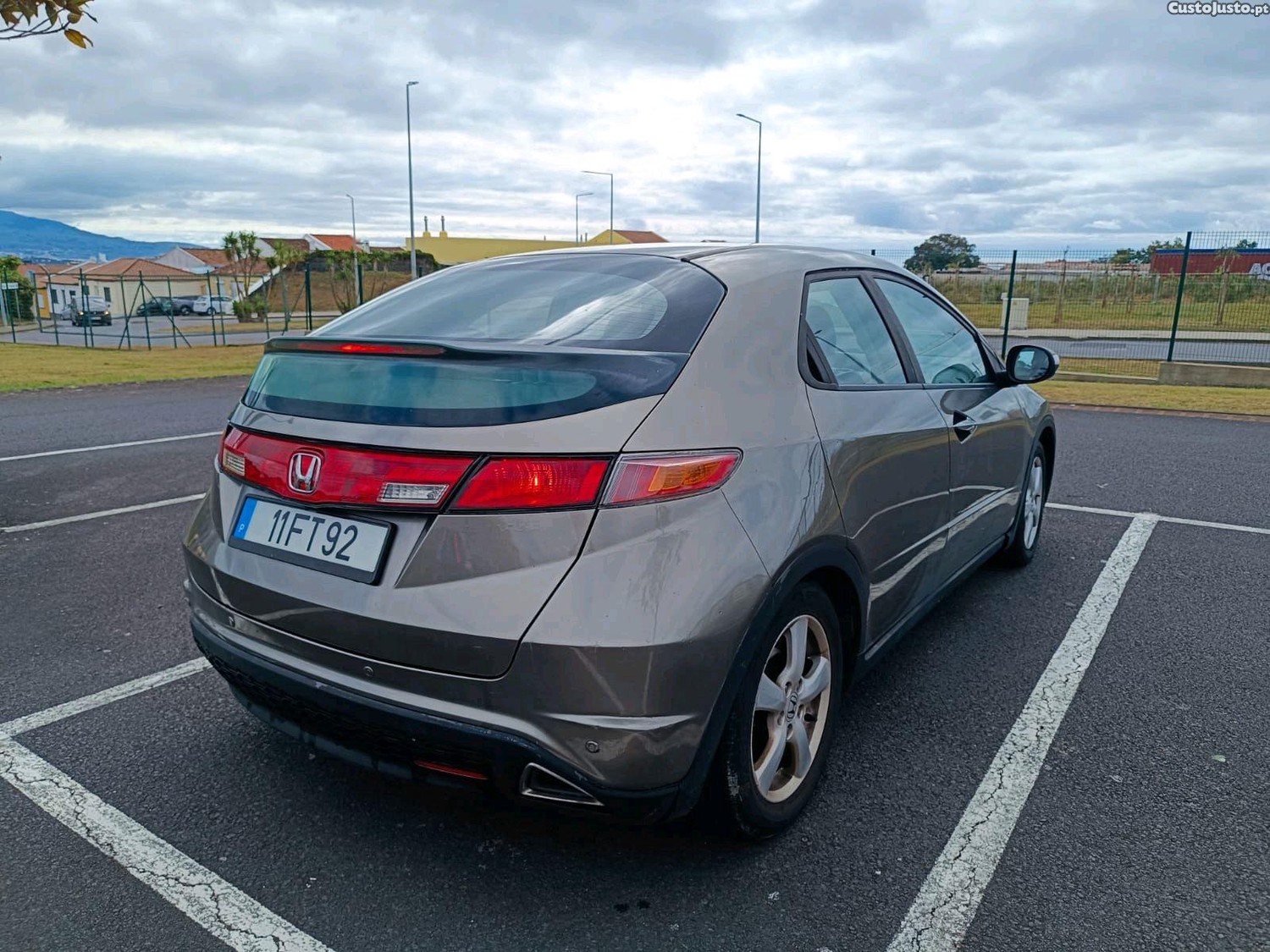 Honda Civic 1.4 5dr — fotografia 6