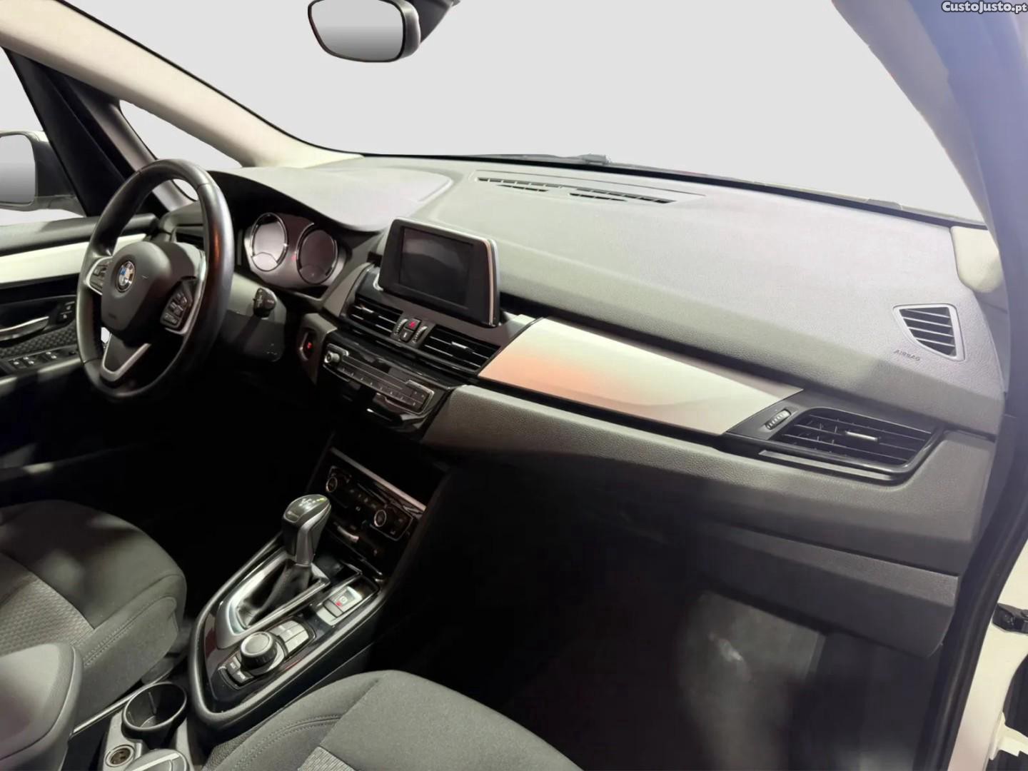 BMW 225 Active Tourer Advantage — fotografia 13