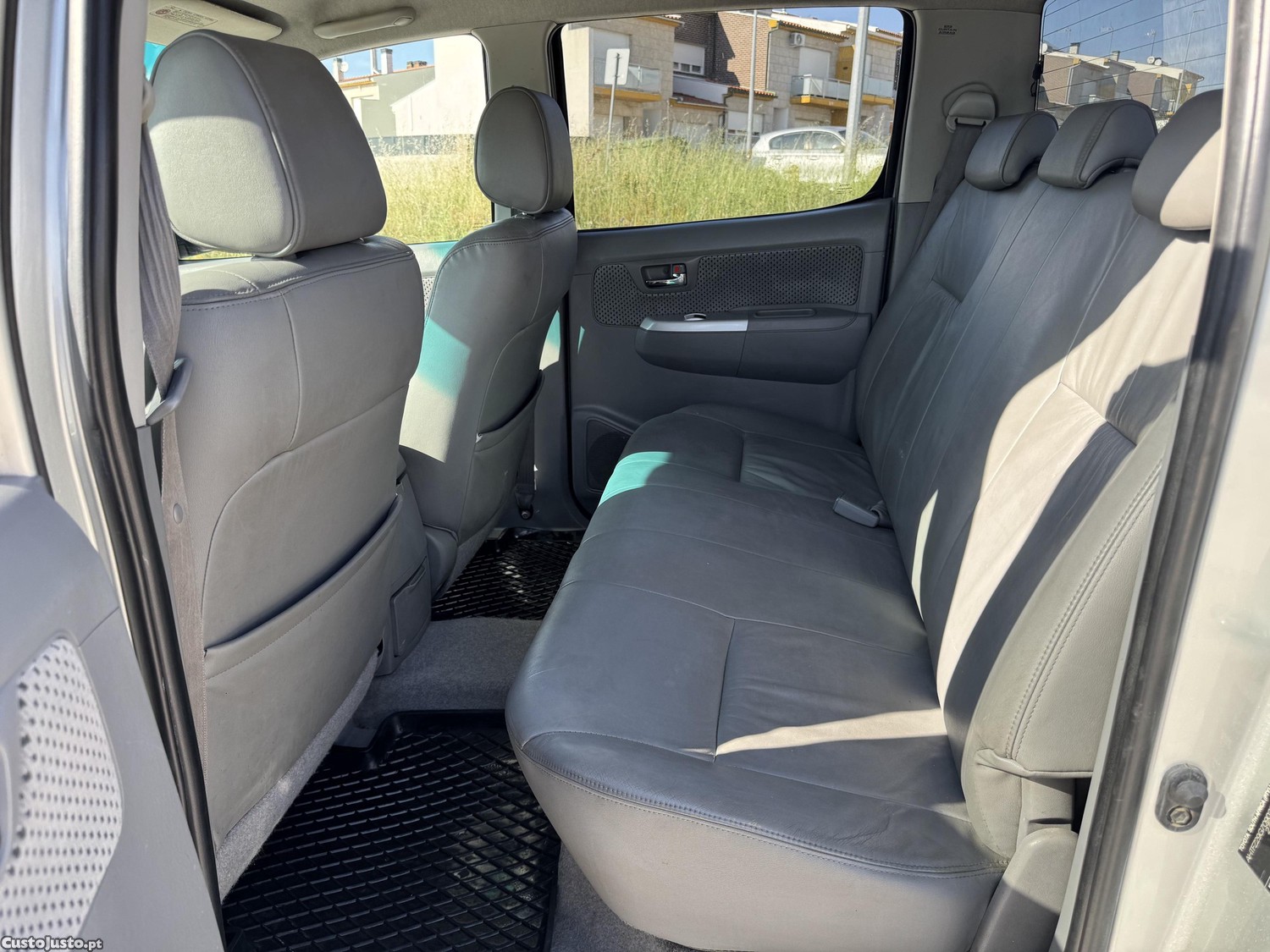 Toyota Hilux 3.0d4d — fotografia 2