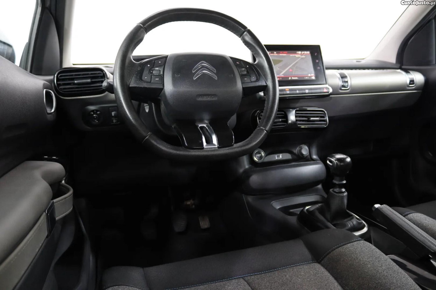 Citroën C4 1.2 PureTech Shine — fotografia 9