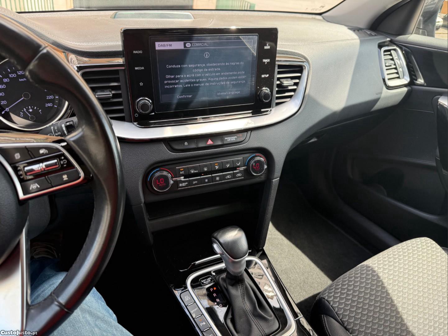 Kia XCeed 1.6 GDi PHEV Drive — fotografia 2